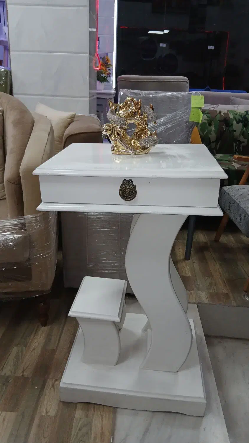 میز تلفن نمایشگاه فقط ۲/۷۰۰ ت|میز تلفن|ایلام, |دیوار