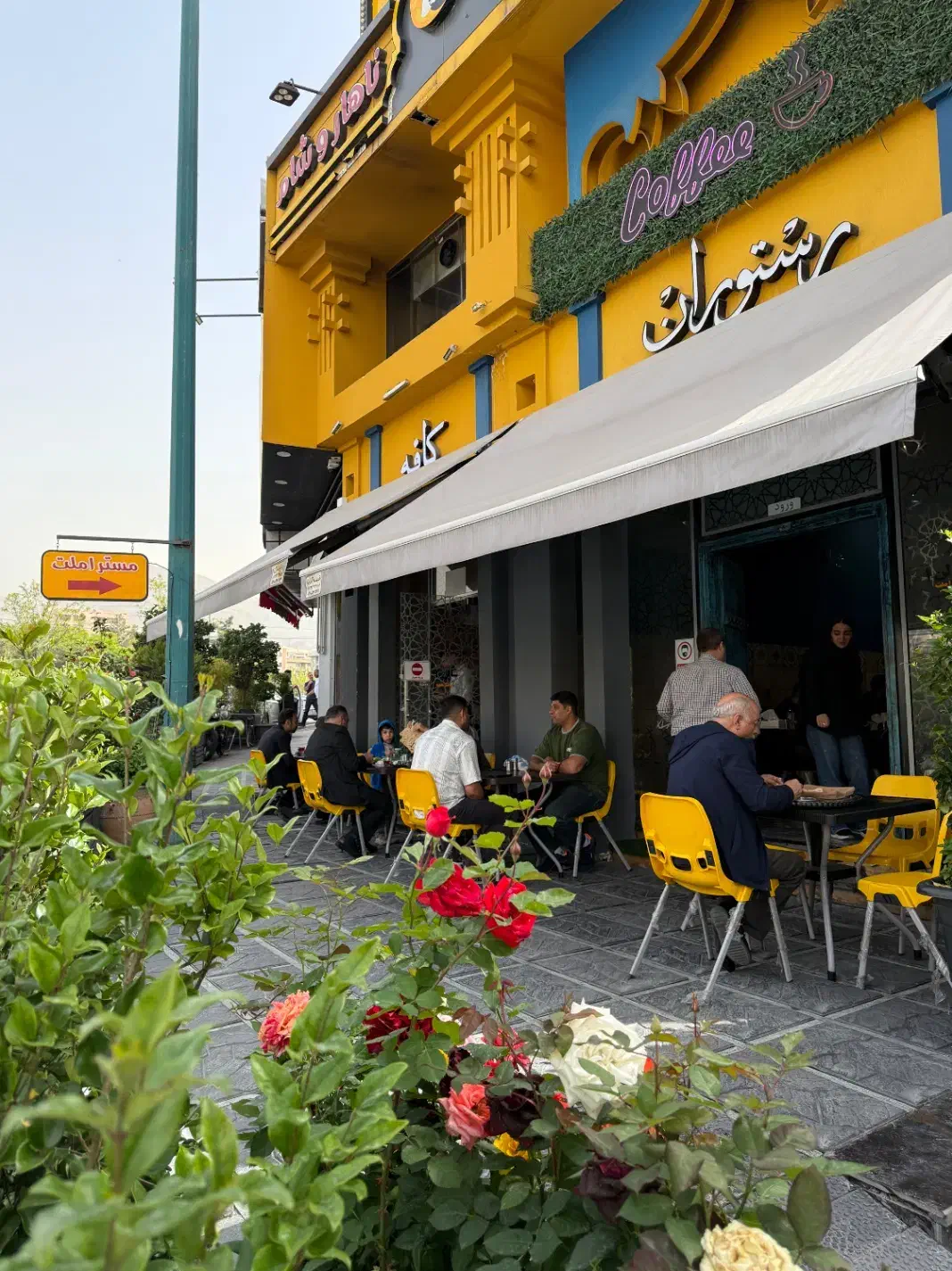 ویتر رستوران|استخدام خدمات فروشگاه و رستوران|تهران, پونک|دیوار