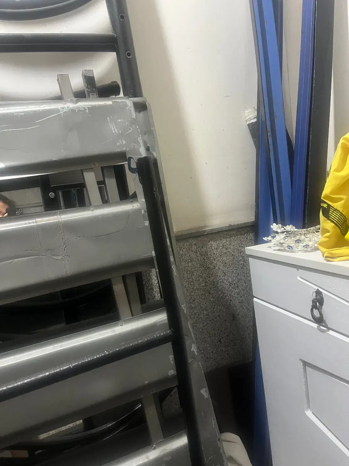 تخت دوطبقه فرفورژه با میز ارایش|تخت و سرویس خواب|تهران, دهم فروردین|دیوار