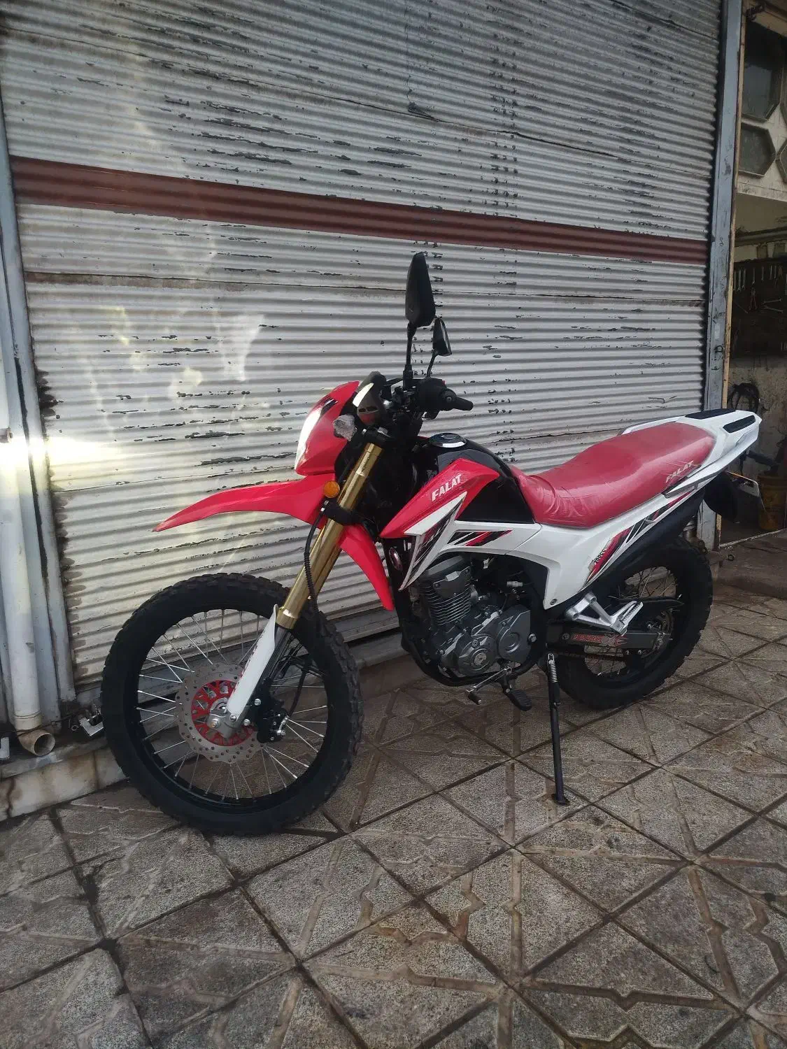 موتور تریل فلات|موتورسیکلت|میانه, |دیوار