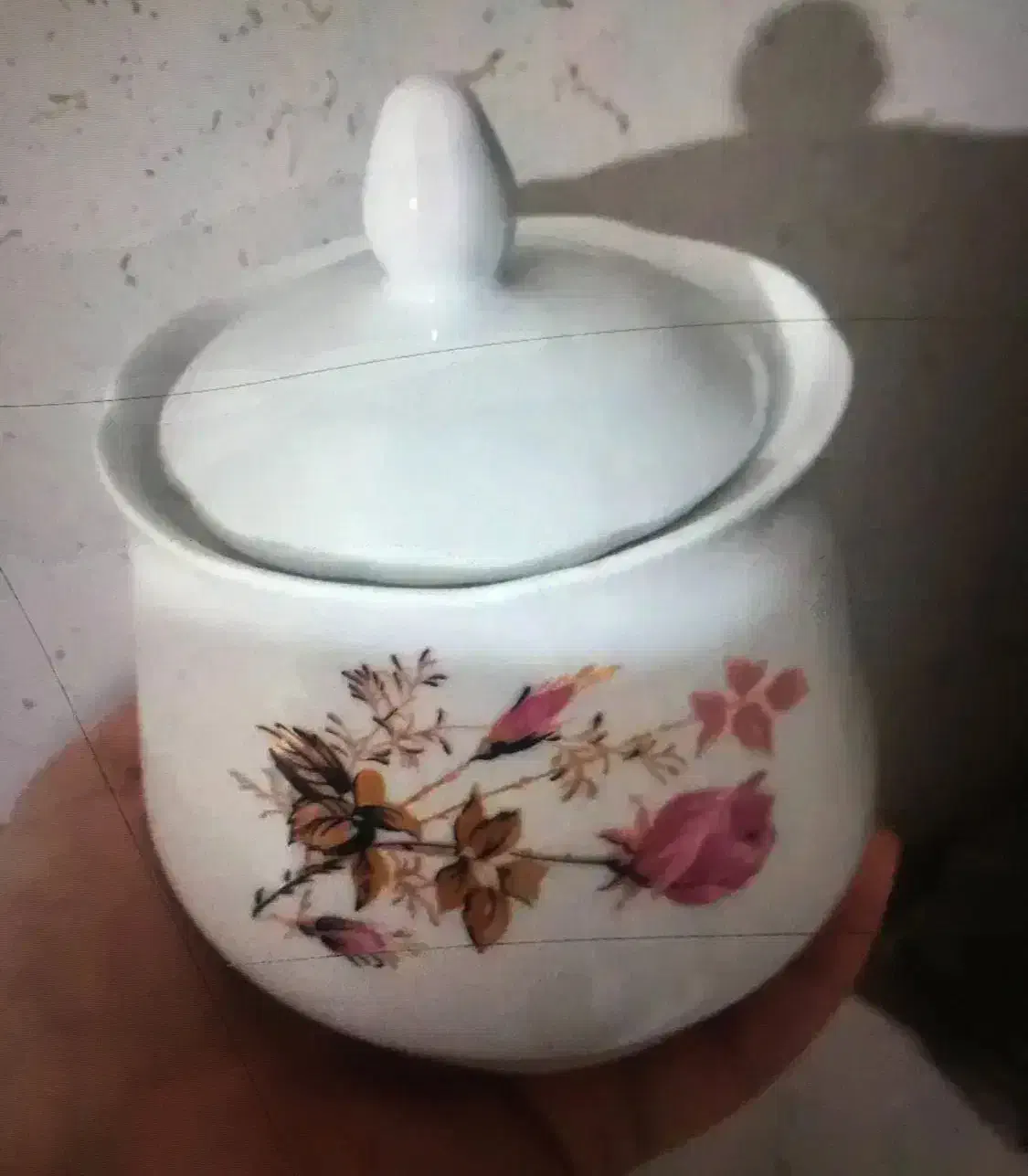 قندان چینی|ظروف سرو و پذیرایی|قم, قلعه کامکار|دیوار