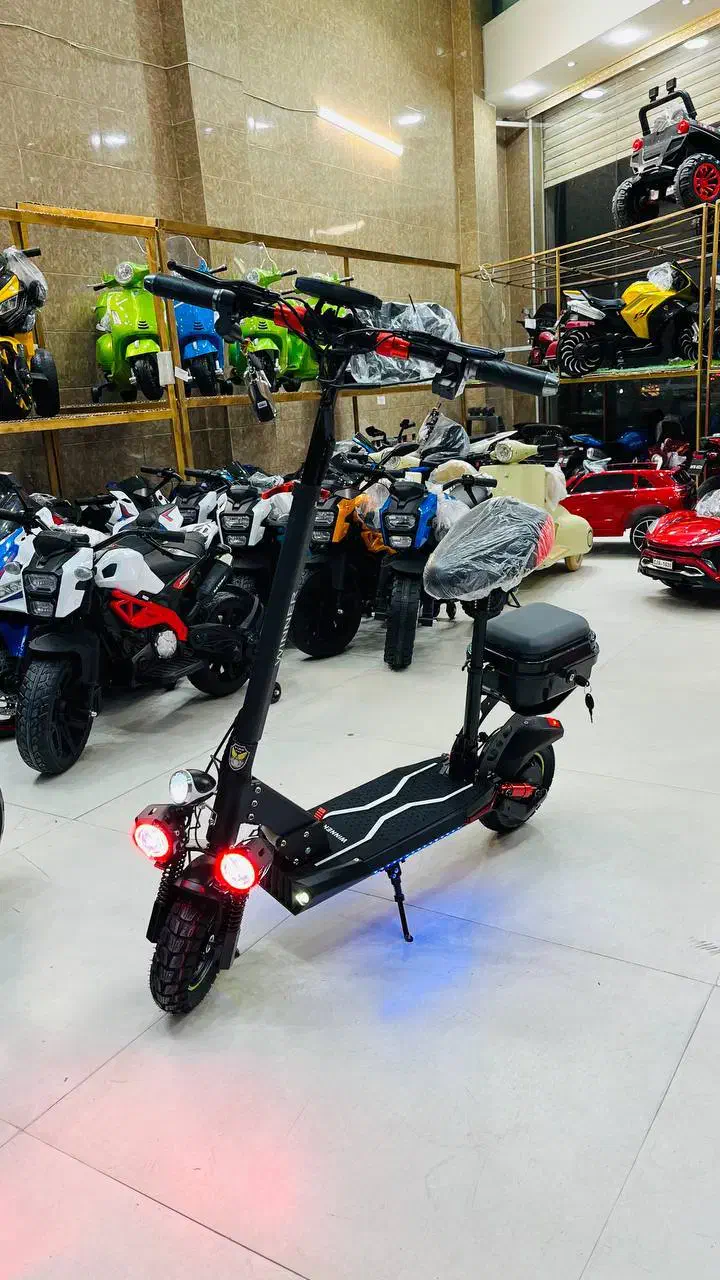 اسکوتر برقی با صندوق حمل عقب|دوچرخه، اسکیت، اسکوتر|یزد, |دیوار