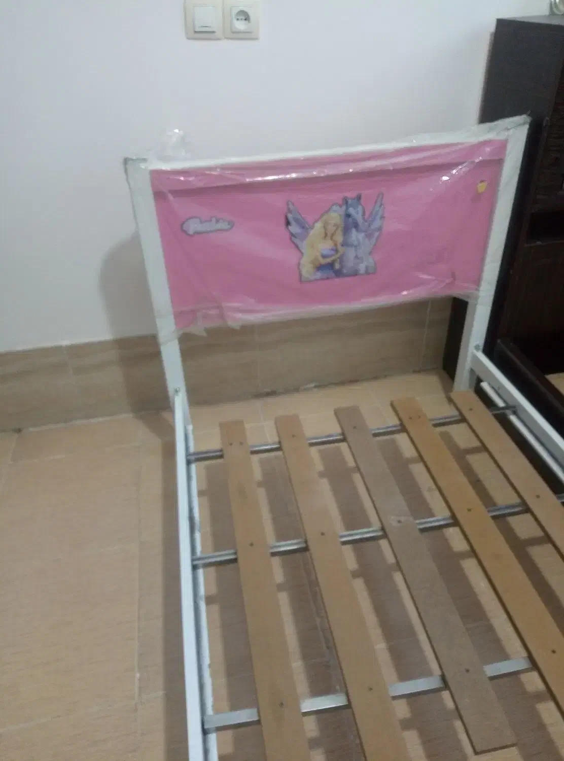 تخت یک نفره صورتی|تخت و سرویس خواب|بهمن صغاد, |دیوار