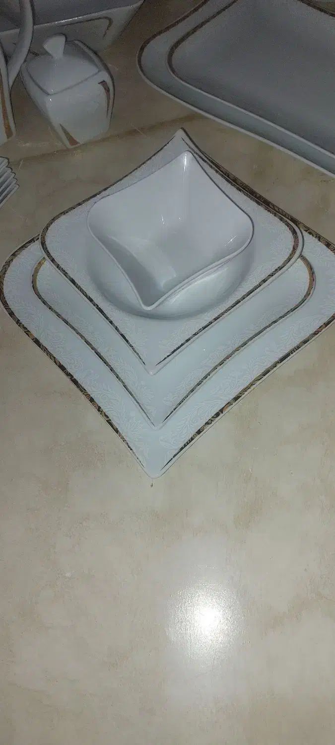 سرویس چینی ۲۴نفره طوس اسکوار لبه طلایی|ظروف سرو و پذیرایی|رباطکریم, رباطکریم|دیوار