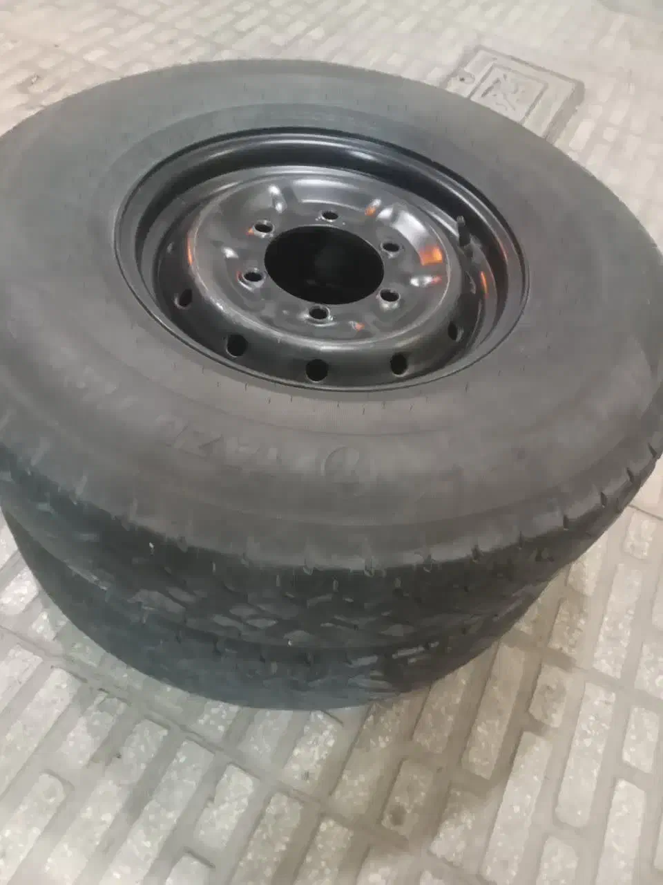 لاستیک و رینگ نیسان 80%|قطعات یدکی و لوازم جانبی|یزد, |دیوار