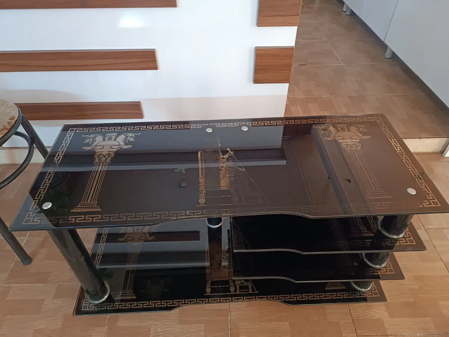 میز تلویزیون و دستگاه دیجیتال|میز تلویزیون|شیراز, کوشک میدان|دیوار