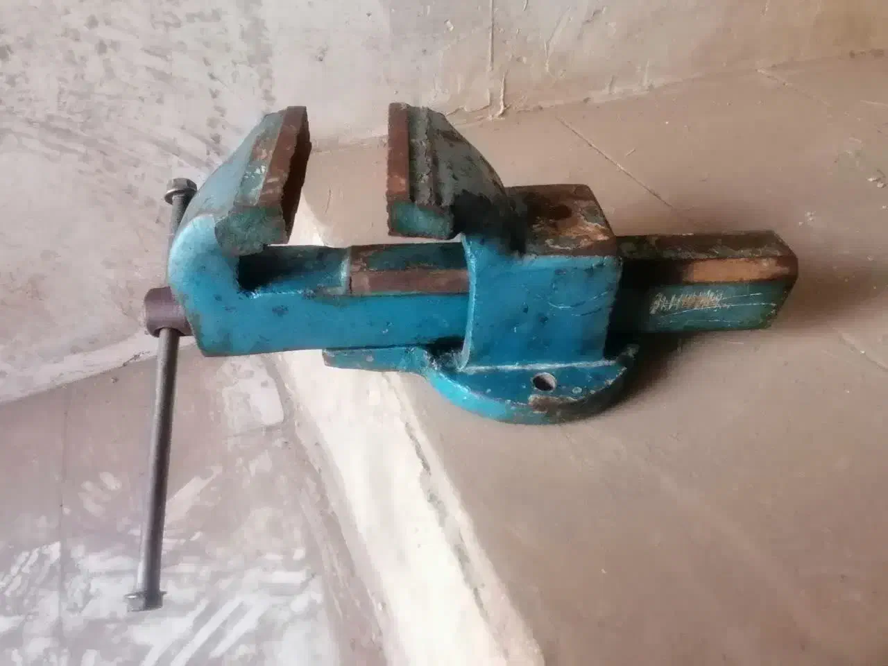 گیره رومیزی|ابزارآلات|قم, بنیاد|دیوار