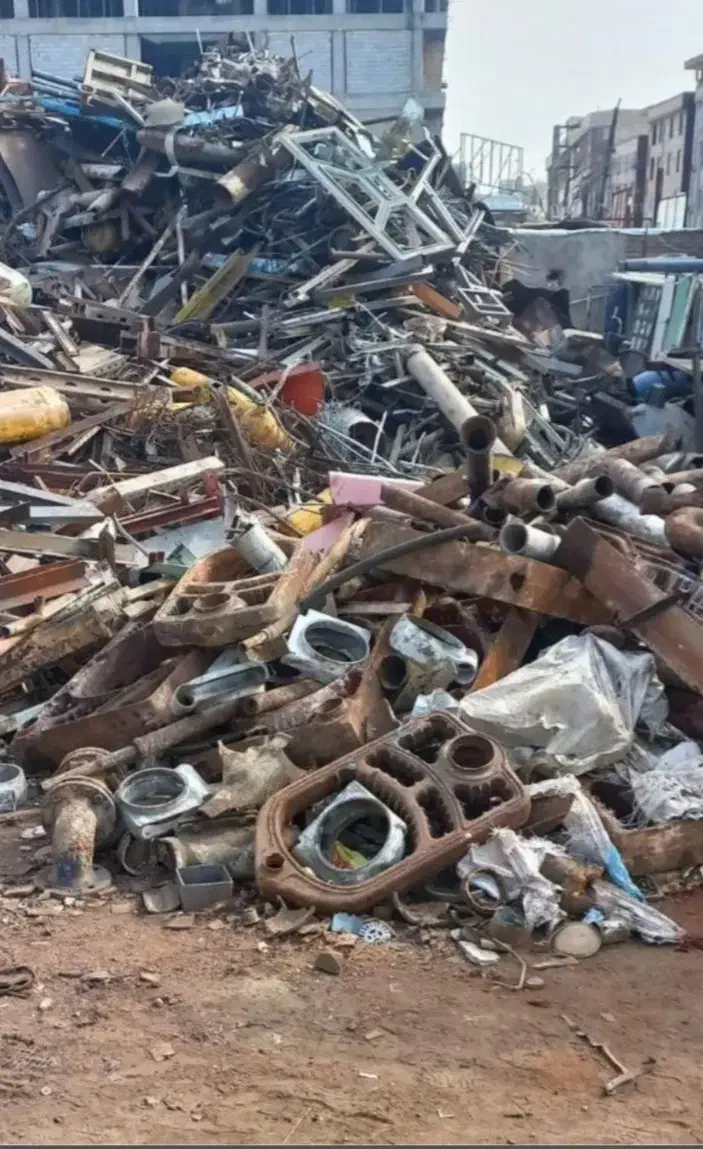 ضایعات آهن درب پنجره مس برنج آلمینیوم  کابینت خ ر|عمده‌فروشی|قم, دانش|دیوار