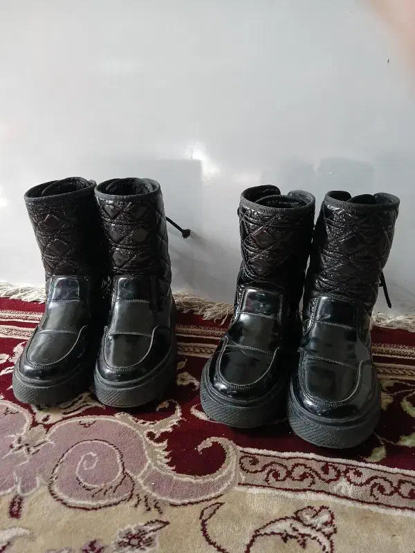 پوتین|کفش و لباس بچه|شیراز, سیاه سنگ|دیوار