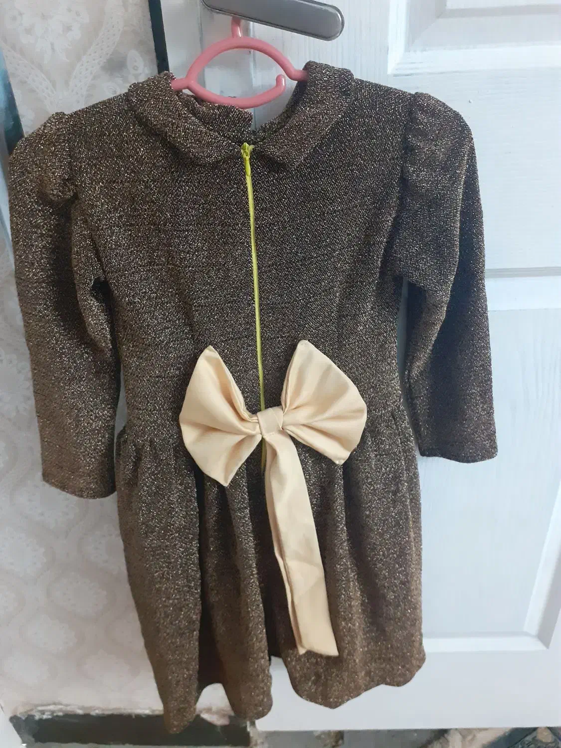 سلام تعدادی لباس دخترانه مجلسی و دو عدد لباس عروس|کفش و لباس بچه|محمدشهر, محمدشهر|دیوار