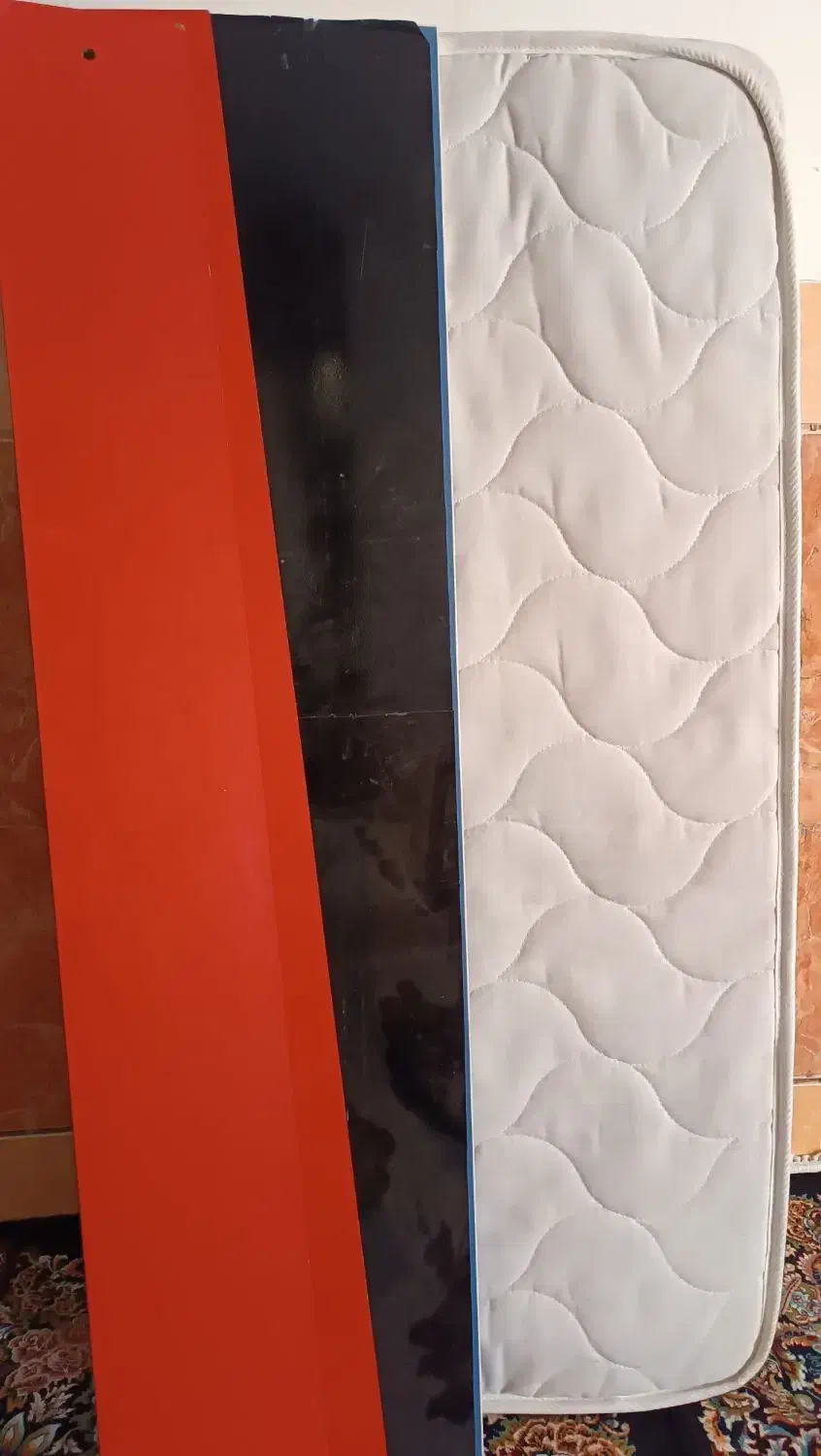 تخت و تشک با تم قرمز و مشکی|تشک تختخواب|شاهرود, |دیوار