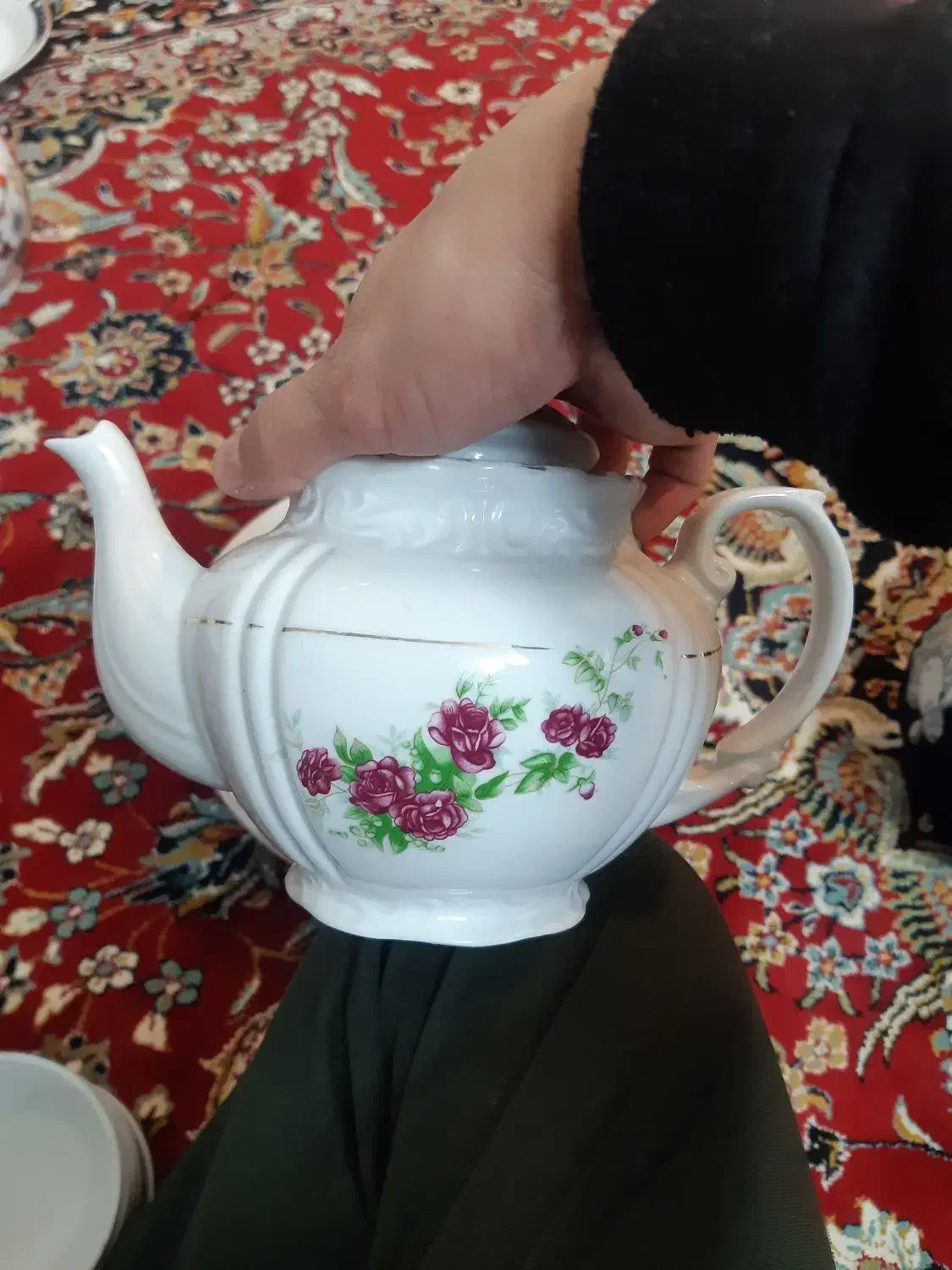 قوری چینی گل سرخی|قوری، کتری، قهوه‌ساز دستی|اراک, |دیوار