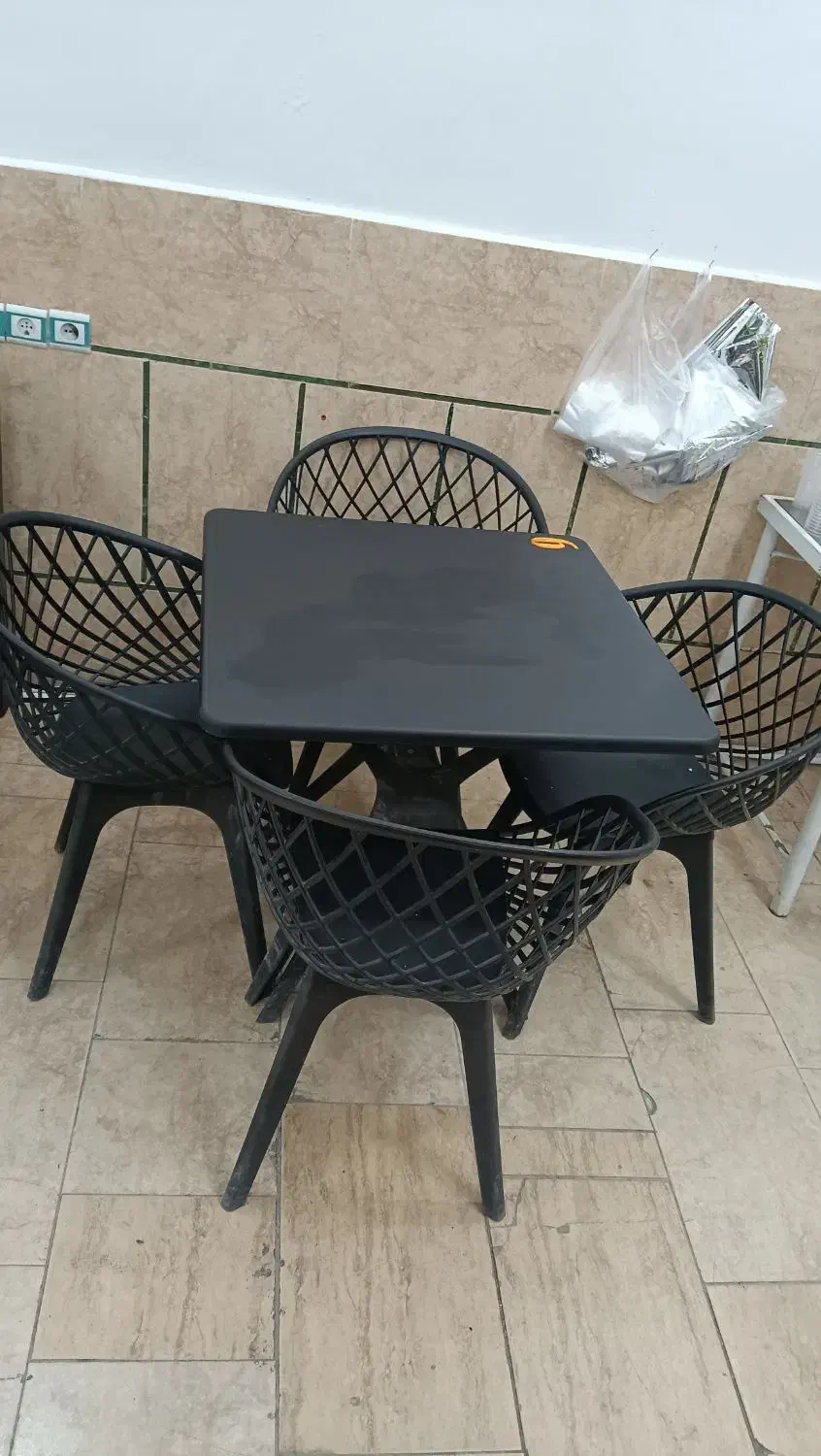 میز صندلی|صندلی و نیمکت|ارومیه, |دیوار