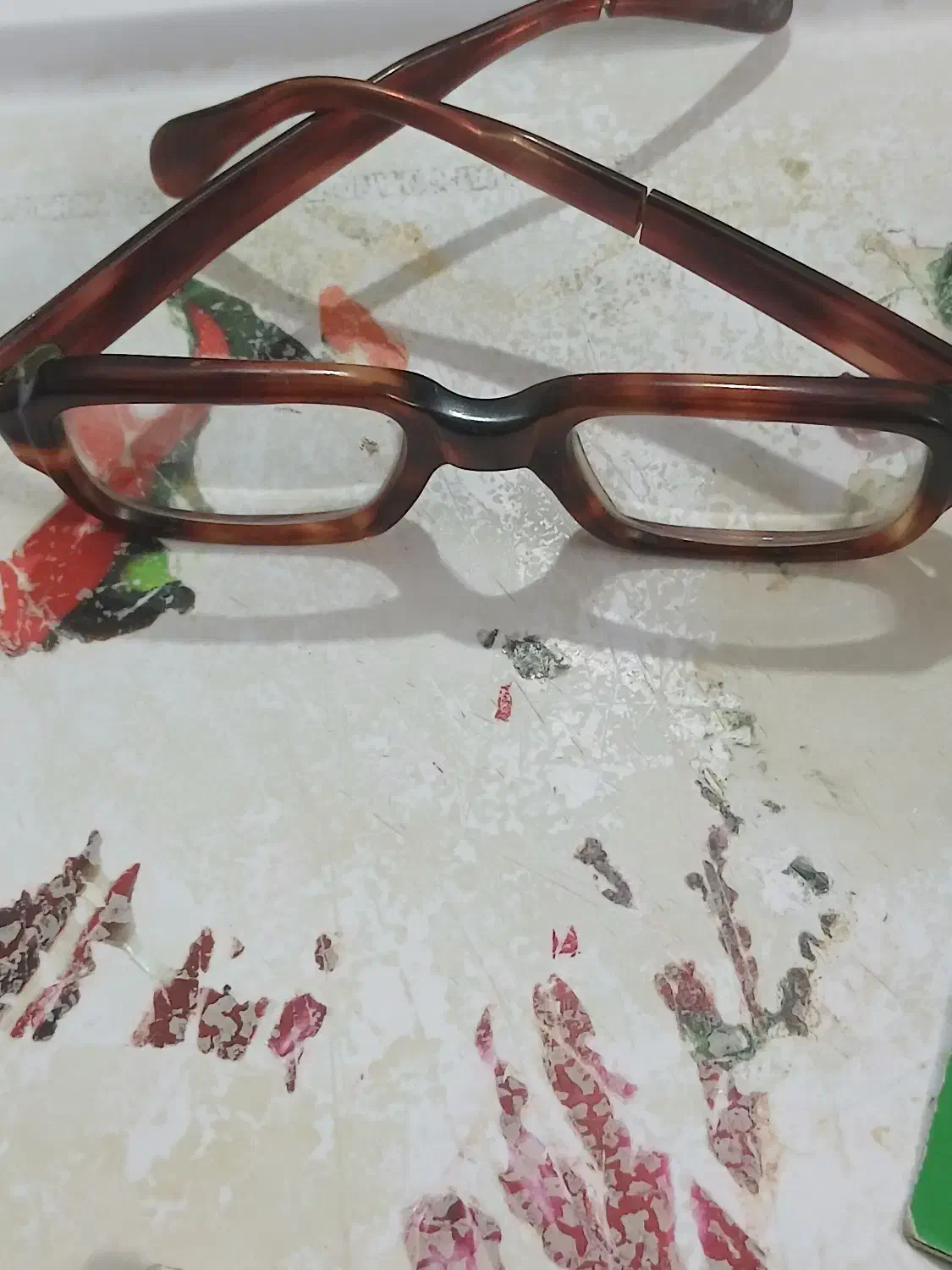 عینک طبی بسیارقدیمی|کلکسیون و سرگرمی|شاهین‌شهر, گزبرخوار|دیوار