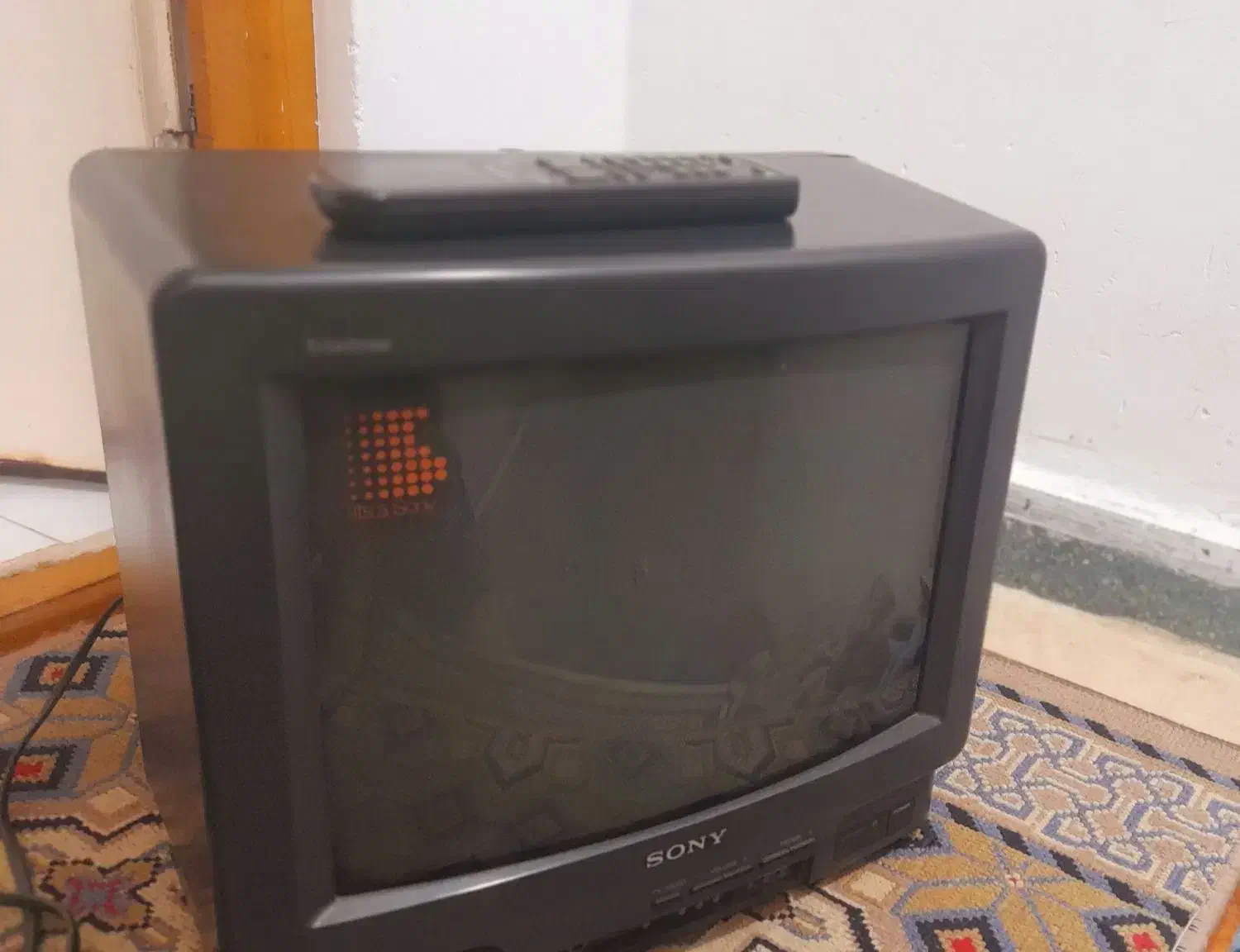 تلوزیون رنگی سونی ۱۴ اینچ|تلویزیون و پروژکتور|رشت, سلیمانداراب|دیوار