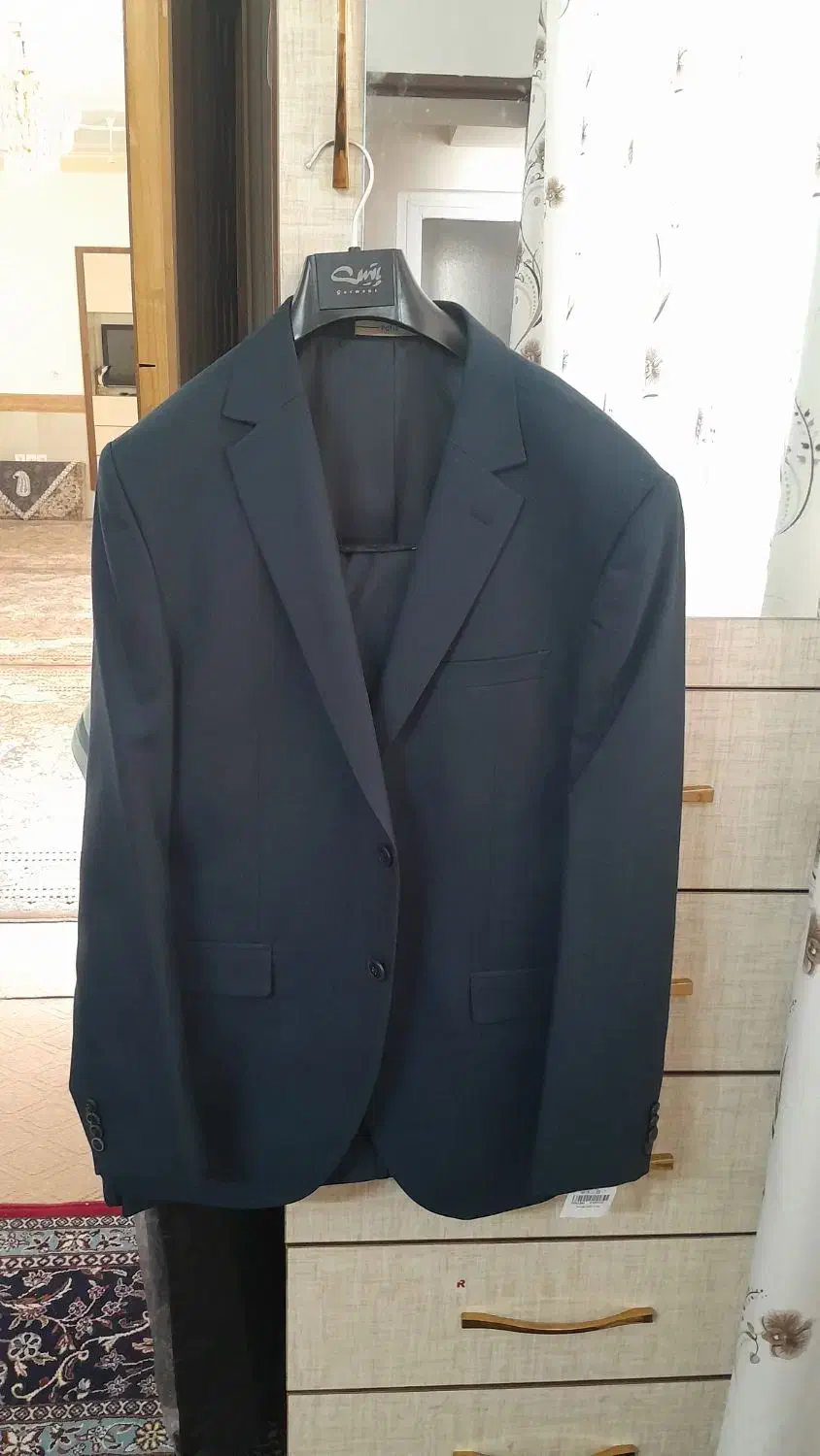 کت وشلوار مردانه و جوان وتعدادی لباس نو ودرحد نو|لباس|بیرجند, |دیوار