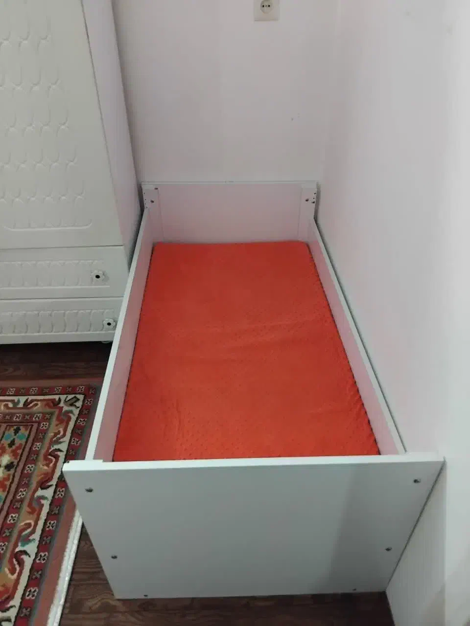 تخت کودک تا ۴ سال|تخت و صندلی بچه|قم, ولیعصر|دیوار