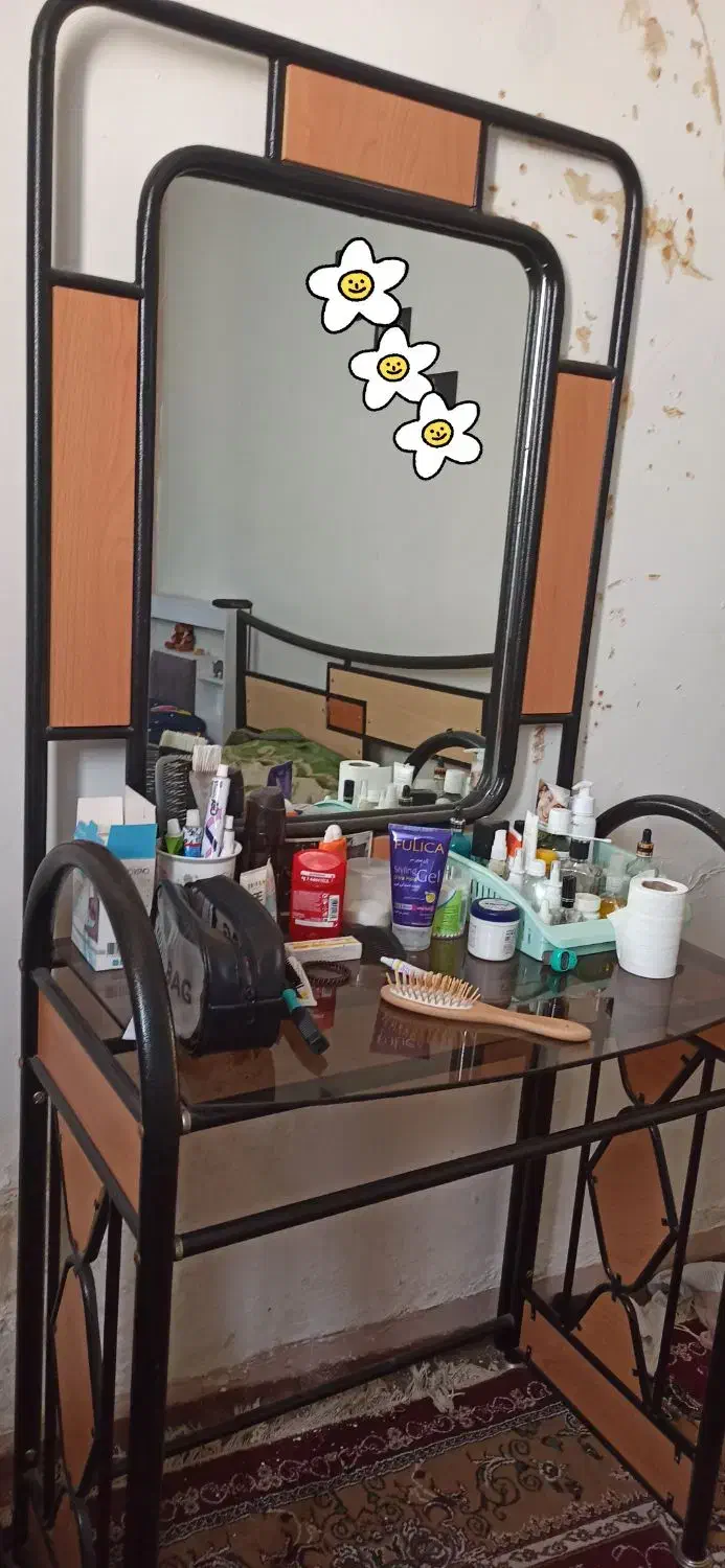 تخت خواب دونفره و میز آرایش|تخت و سرویس خواب|لنجان, |دیوار