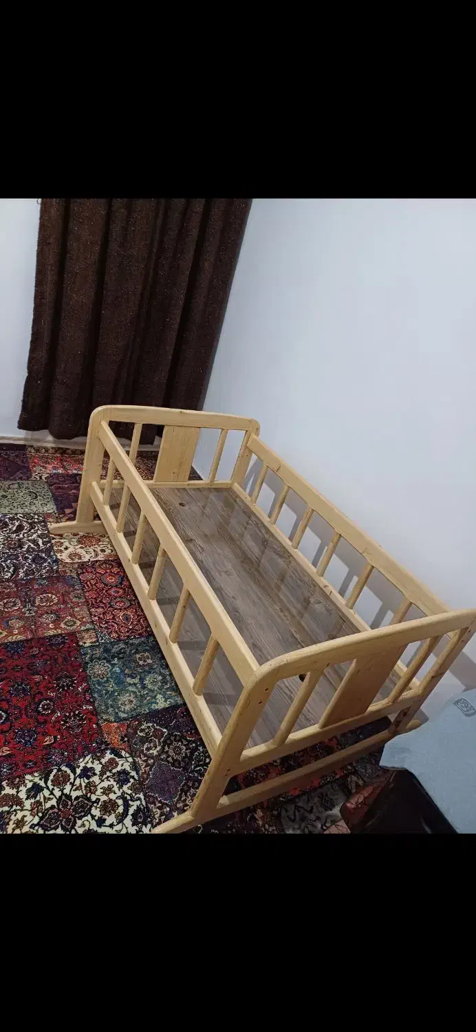 تخت چوبی نوزاد گهواره ای|تخت و صندلی بچه|ایلام, |دیوار