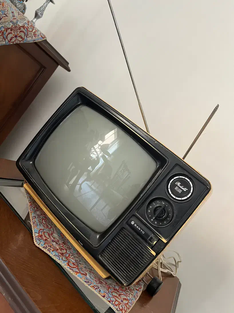 تلویزیون کلکسیونی/۱۴ اینچسیاه سفید سالم/SANYO|تلویزیون و پروژکتور|اندیشه, اندیشه فاز ۴|دیوار