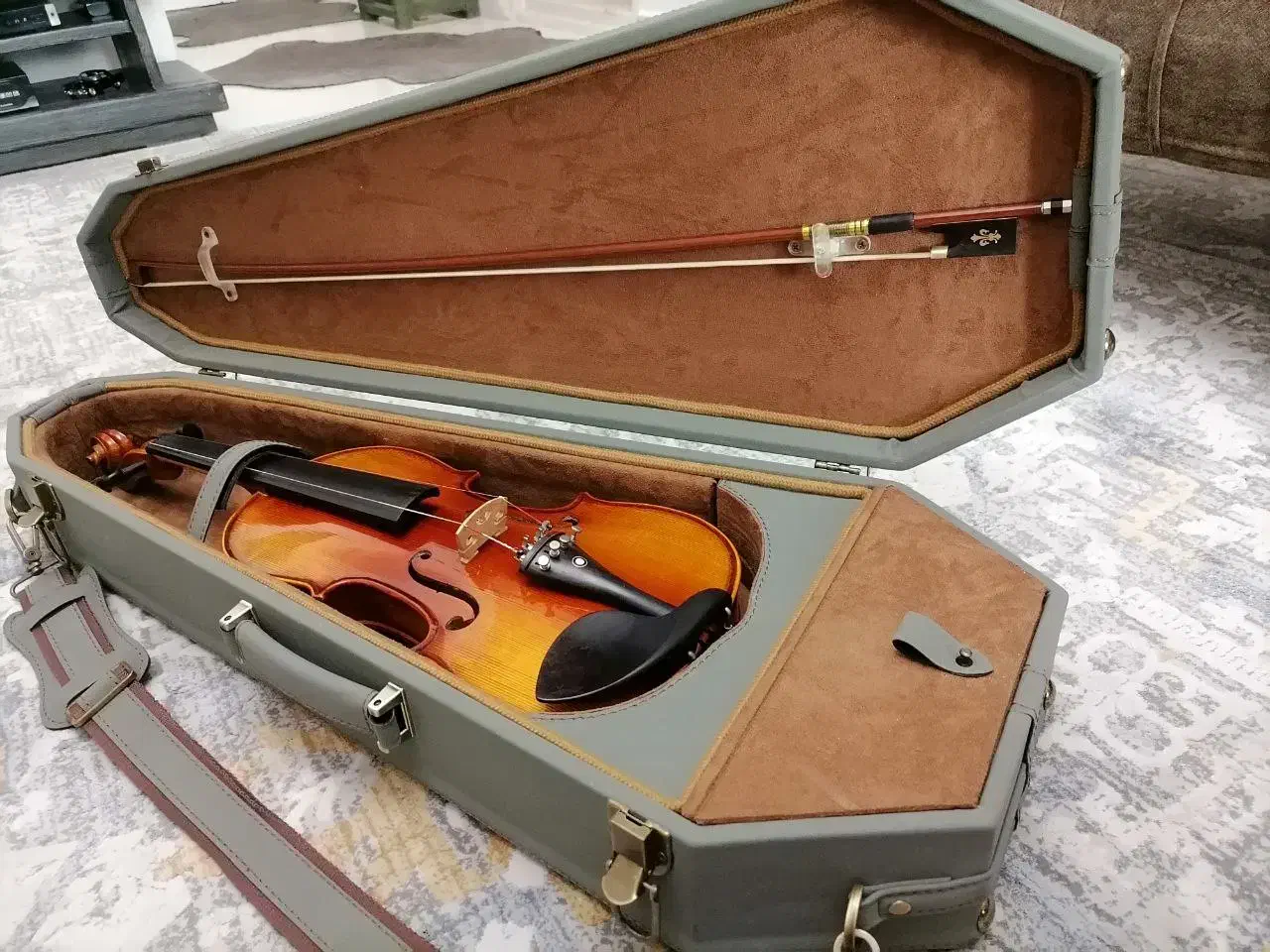 ویالون آنتونی کاسینی مدل ۳۰۰ همراه کیس و آرشه|ویولن|تهران, شهرک پرواز|دیوار