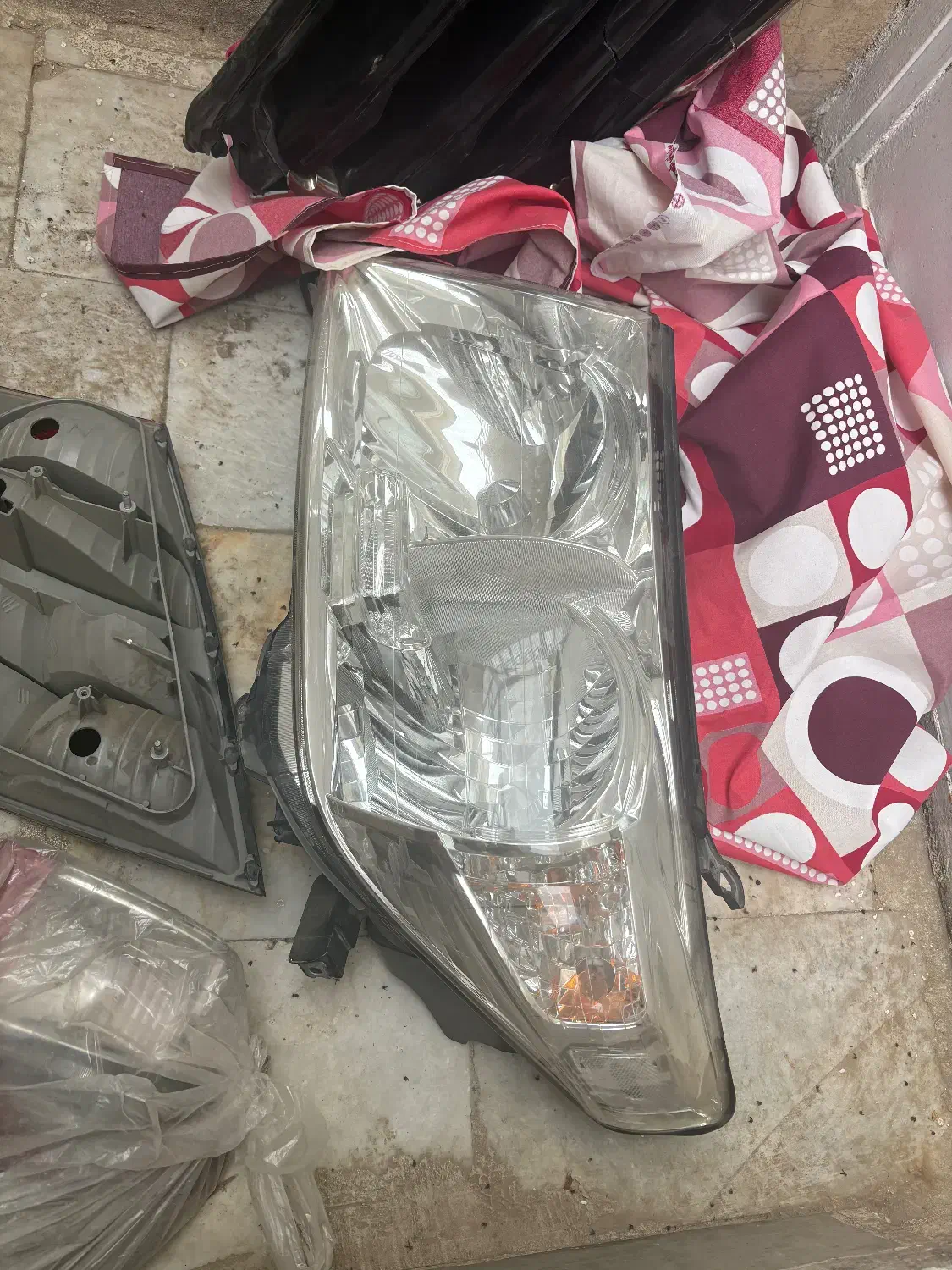 چراغ و پرژکتور جلوپنجره لندکروز ۲۰۱۰|قطعات یدکی و لوازم جانبی|کرج, فاز ۲ مهرشهر|دیوار