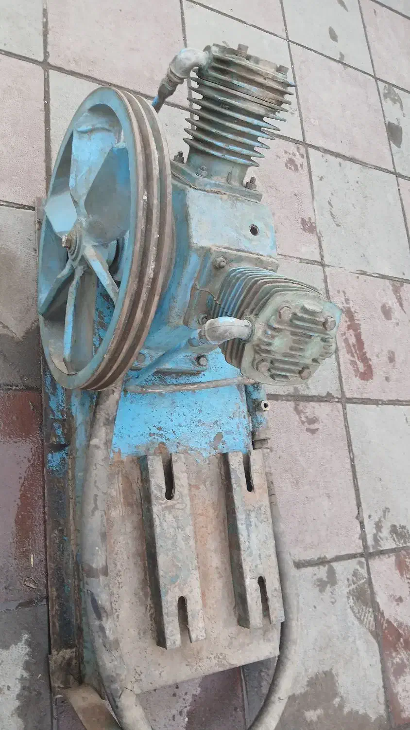 سیلندر دوقلو پمپ باد ۱۰۰۰ یا ۵۰۰ لیتری|ماشین‌آلات صنعتی|تهران, میدان میوه و تره‌بار مرکزی|دیوار