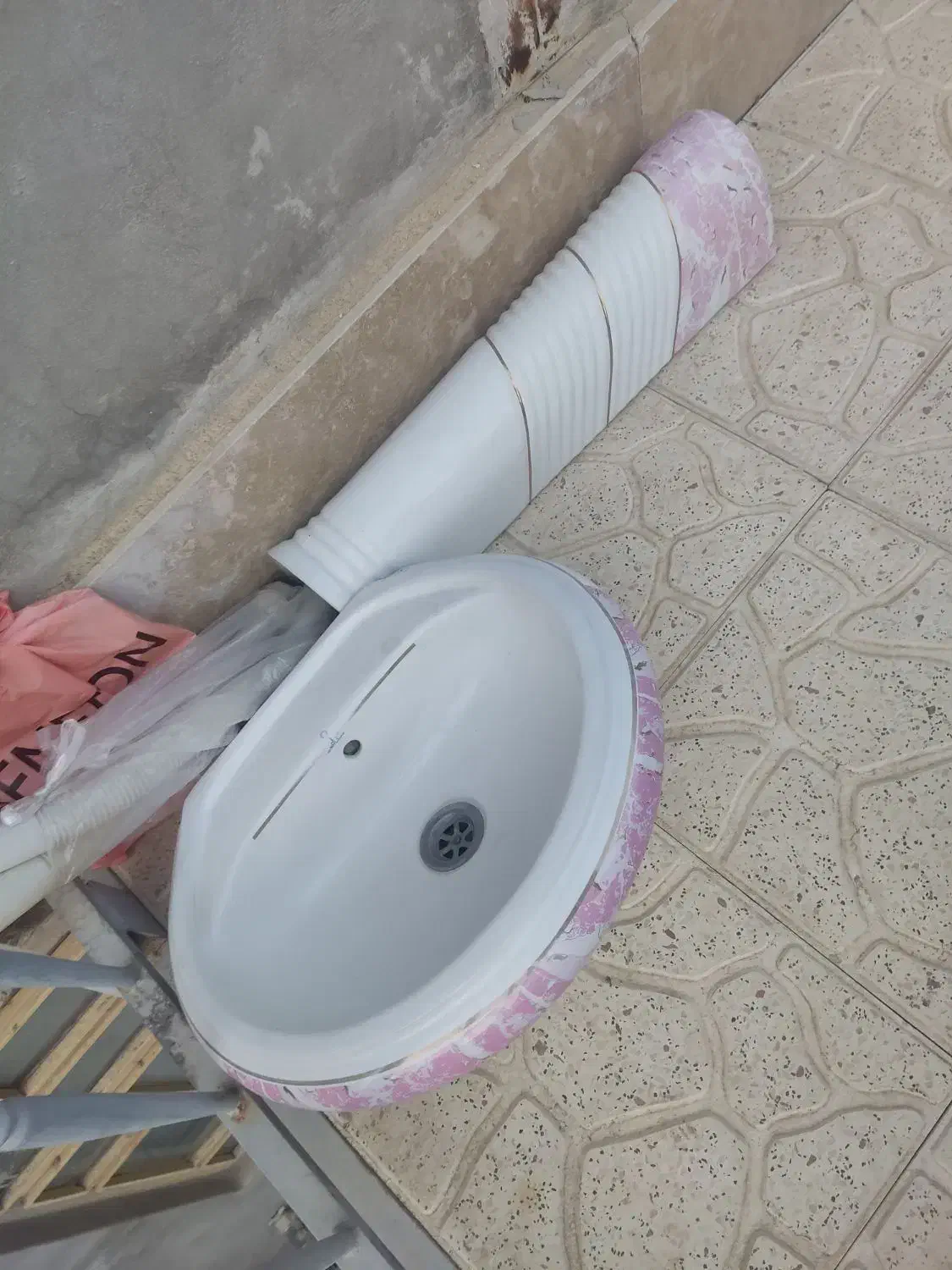 روشوییبزرگ|لوازم سرویس بهداشتی|اراک, |دیوار