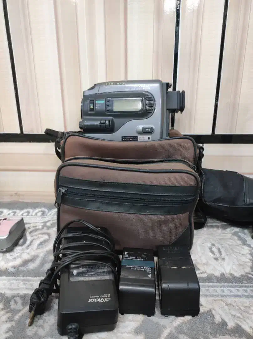 سه عدد دوربین و یک پایه به فروش میرسد|دوربین عکاسی و فیلم‌برداری|دزفول, |دیوار