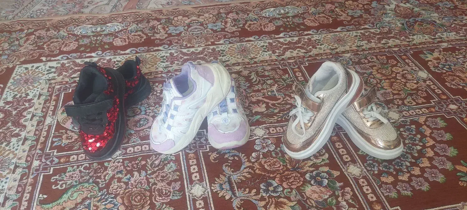 کفش اسپورت دخترانه در حد نو|کفش و لباس بچه|کیار, |دیوار
