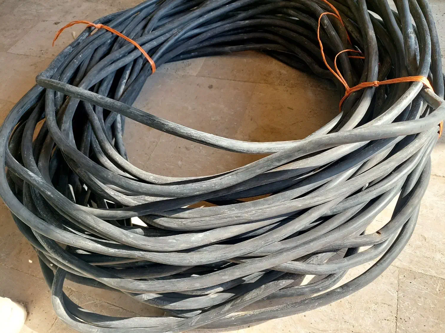 سیم یا کابل برق ۲/۱۰|مصالح و تجهیزات ساختمان|میناب, |دیوار