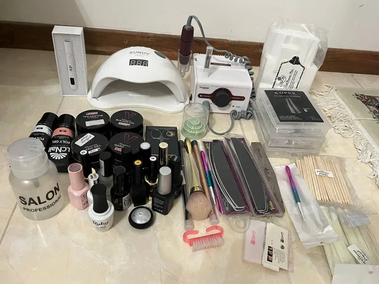 وسایل ناخن کاری در حد نو|آرایشگاه و سالنهای زیبایی|یزد, |دیوار