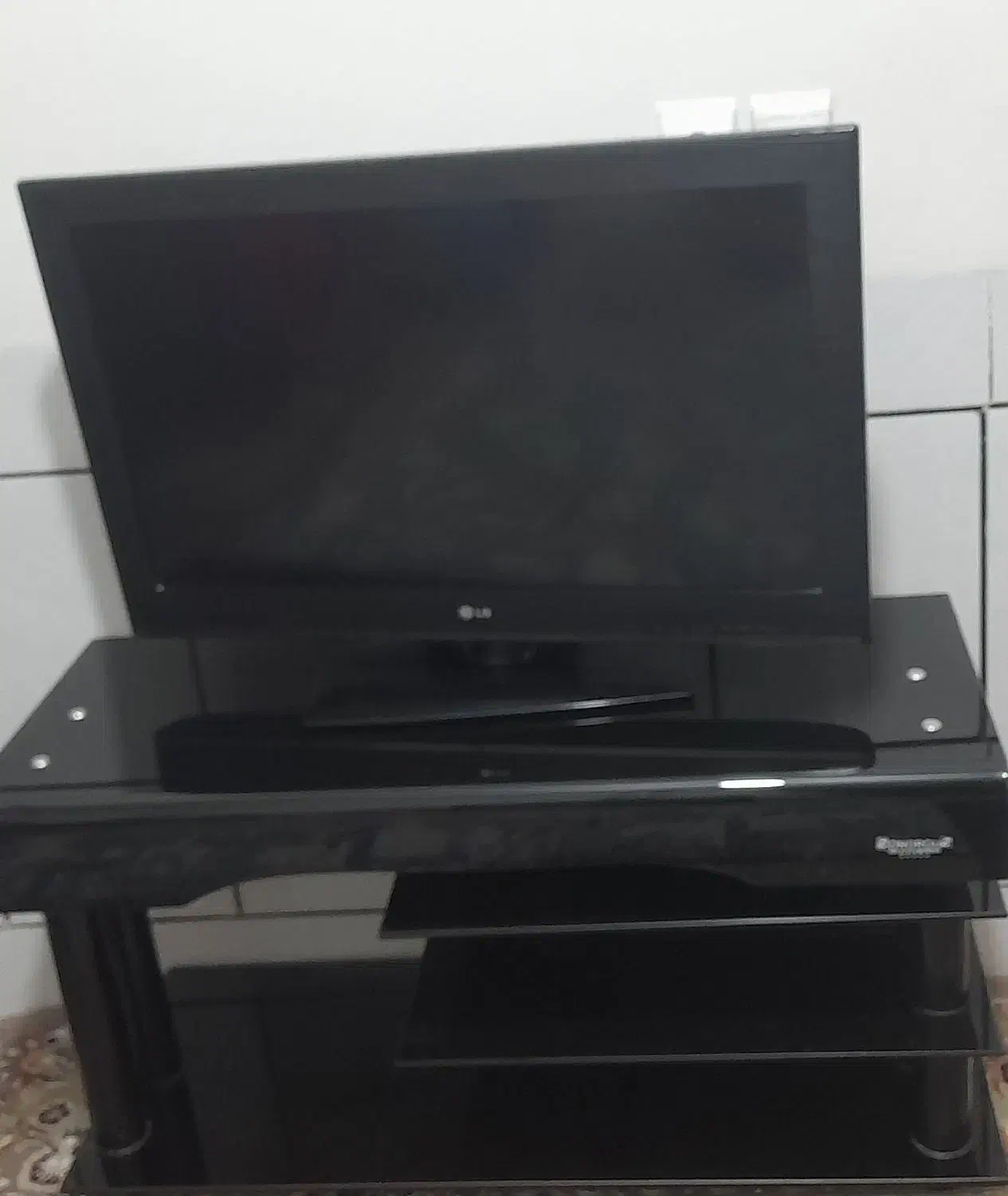 تلویزیون الجی و میز|تلویزیون و پروژکتور|نجفآباد, فاز ۴ شهرک آزادگان|دیوار