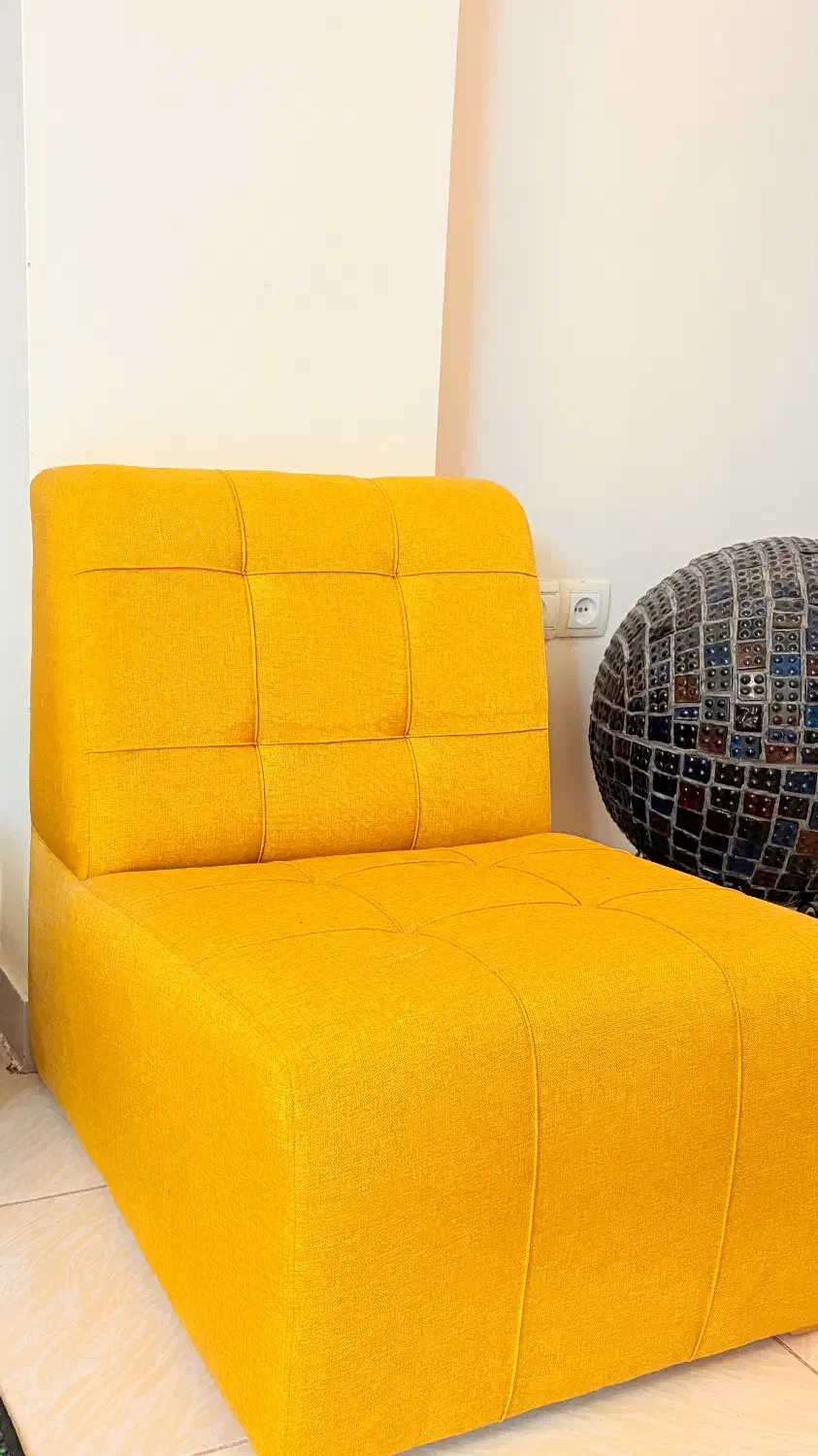 مبل تک نفره|مبلمان خانگی و میز عسلی|شاهین‌شهر, خانه کارگر|دیوار