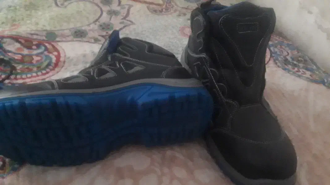 کفش کار و کوهنوردی|کیف، کفش، کمربند|خمین, |دیوار