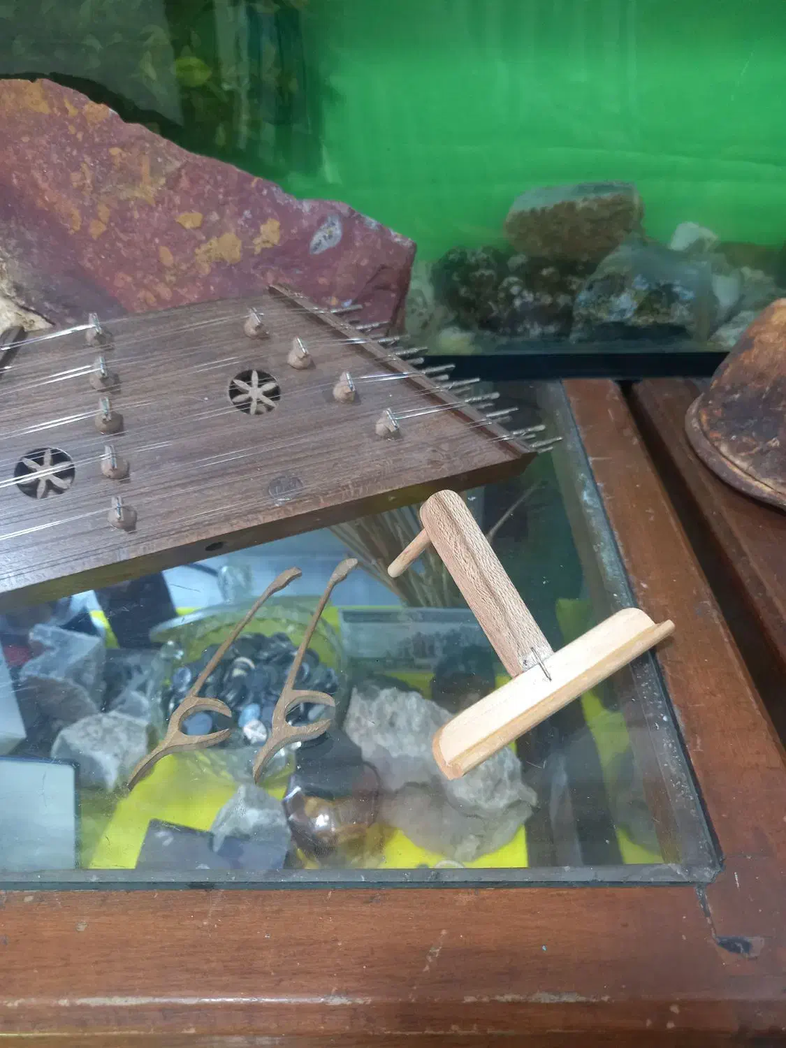 مینی سنتور|سازهای سنتی|تهران, مینای شمالی (مخبر)|دیوار