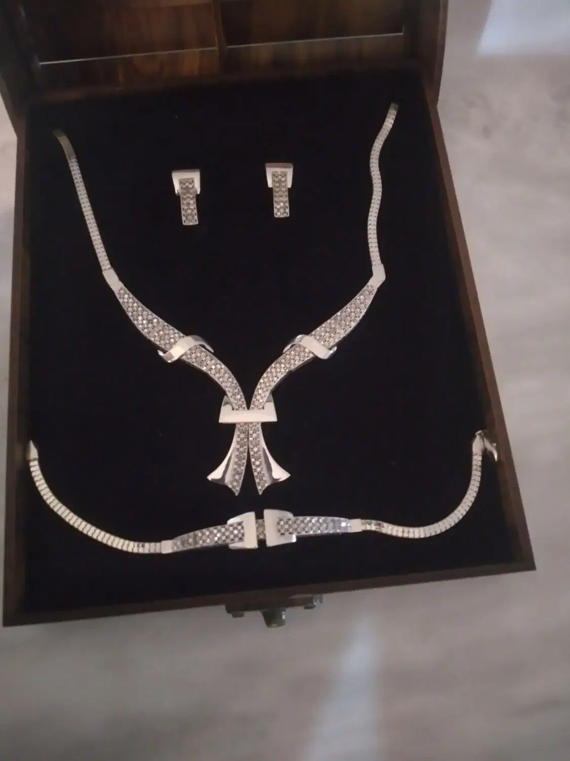 سرویس طلا سفید شیک پاپیون تراش خورده|جواهرات|خرم‌آباد, |دیوار