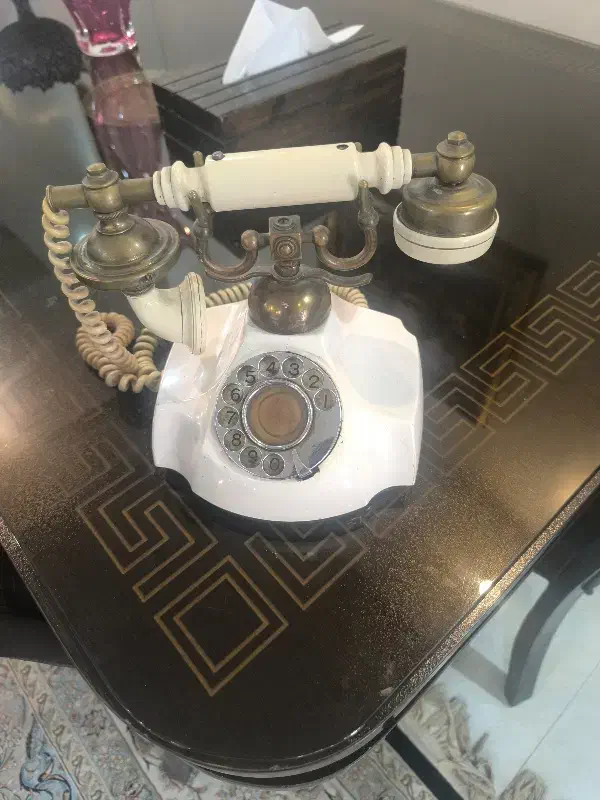 تلفن رومیزی عتیقه|کلکسیون اشیاء عتیقه|تهران, درختی|دیوار