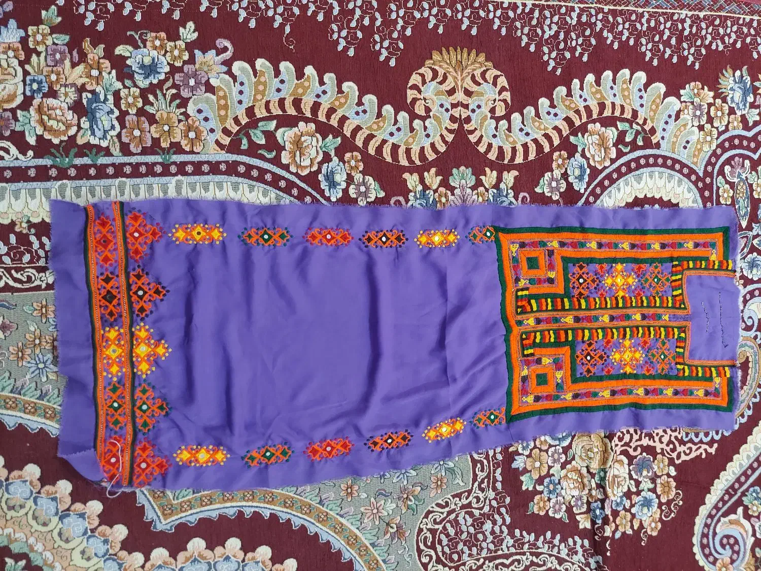 لباس نو|لباس|سراوان, |دیوار