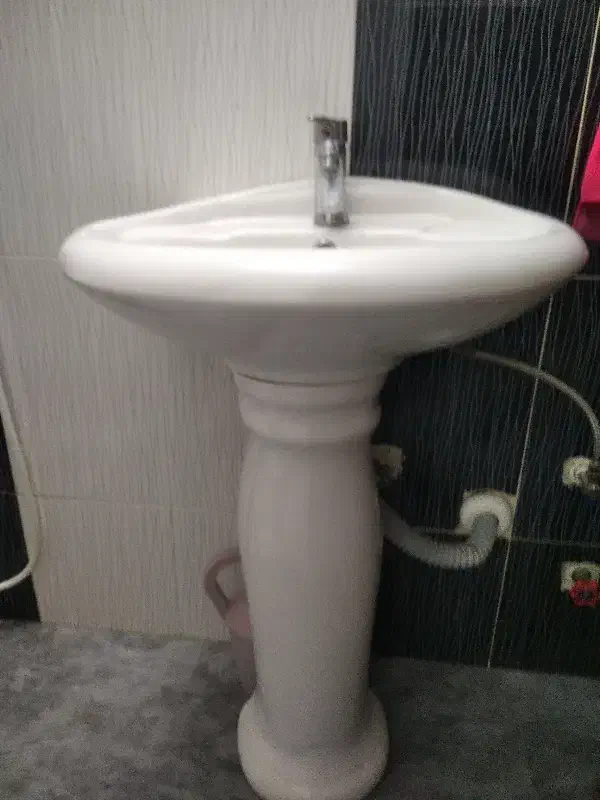 روشویی همراه با پایه در حد نو|لوازم سرویس بهداشتی|اصفهان, کوی امیریه|دیوار