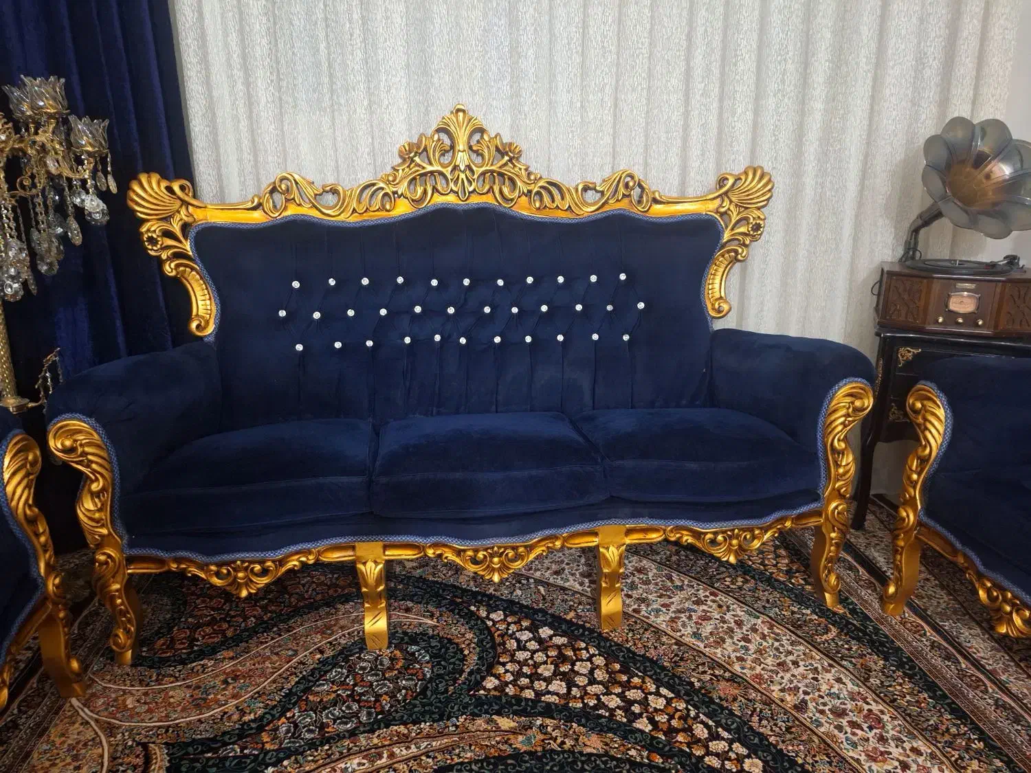 مبل سلطنتی ۹ نفره کاملا سالم|مبلمان خانگی و میز عسلی|قم, علی آباد سعدگان|دیوار