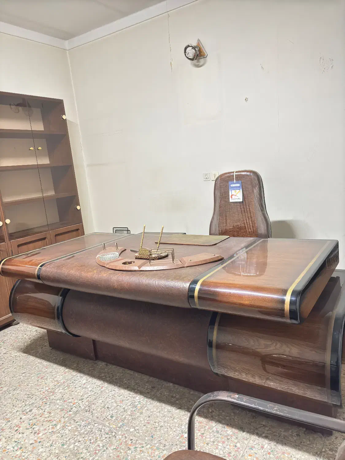 میز دفتر کار از چوب گردو|مبلمان اداری|بابل, |دیوار