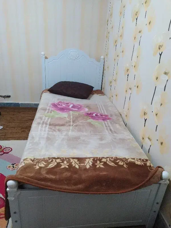 تخت در حد نو|تخت و سرویس خواب|بجنورد, |دیوار