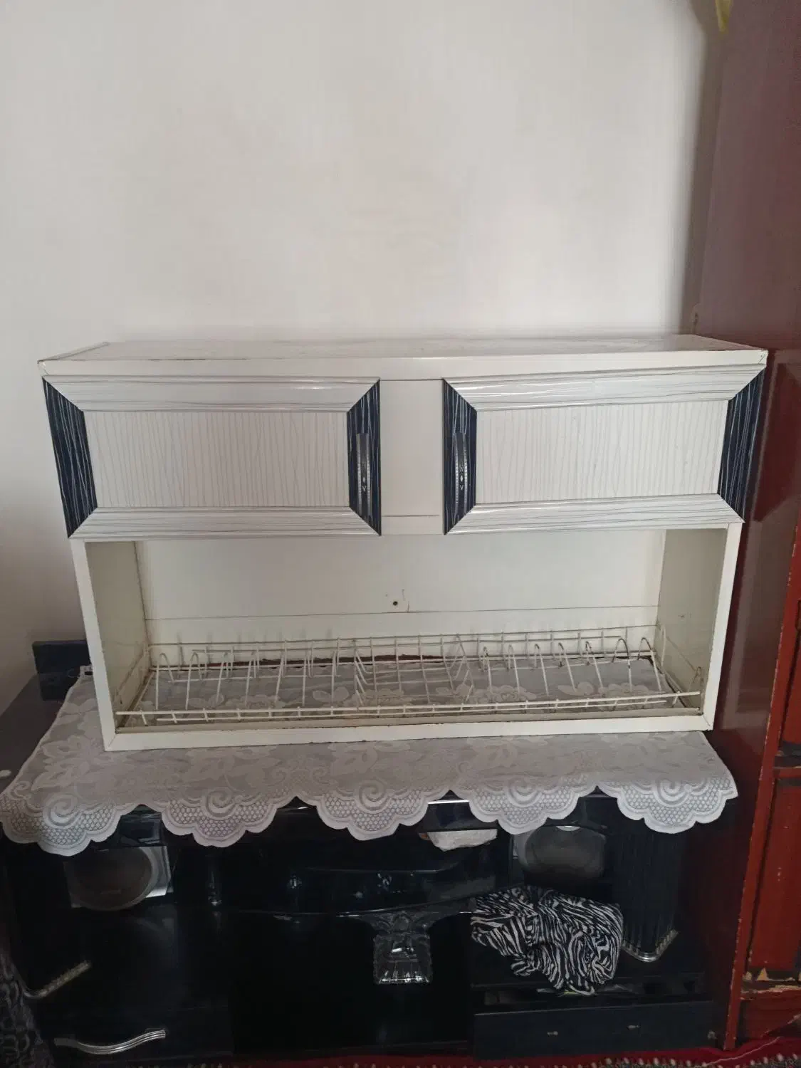 آبچکان|آب‌چکان و نظم‌دهنده ظروف|باروق, |دیوار