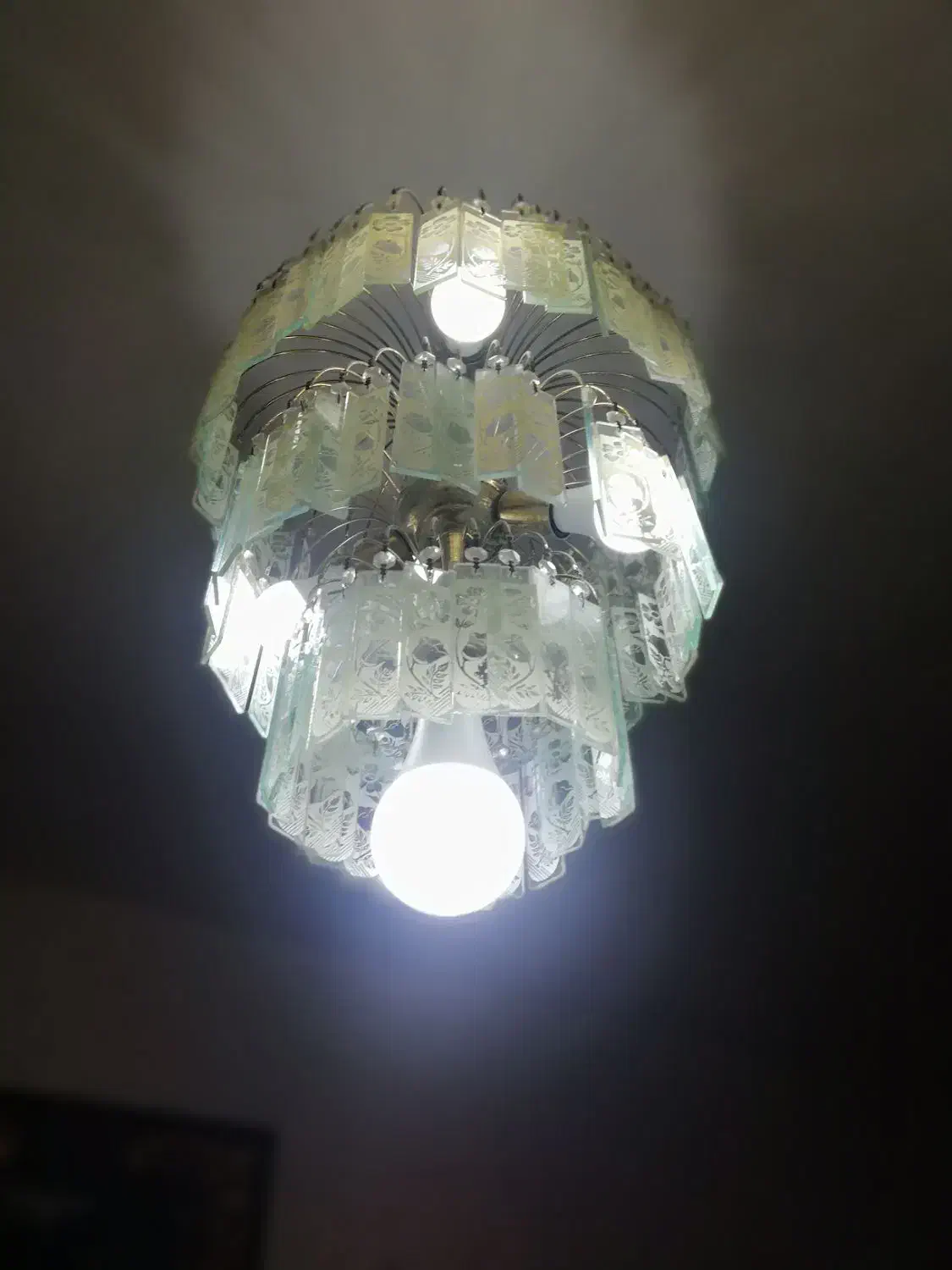 لوستر شیشه ای سالم سالم|لوستر و چراغ آویز|رشت, پیرکلاچای|دیوار