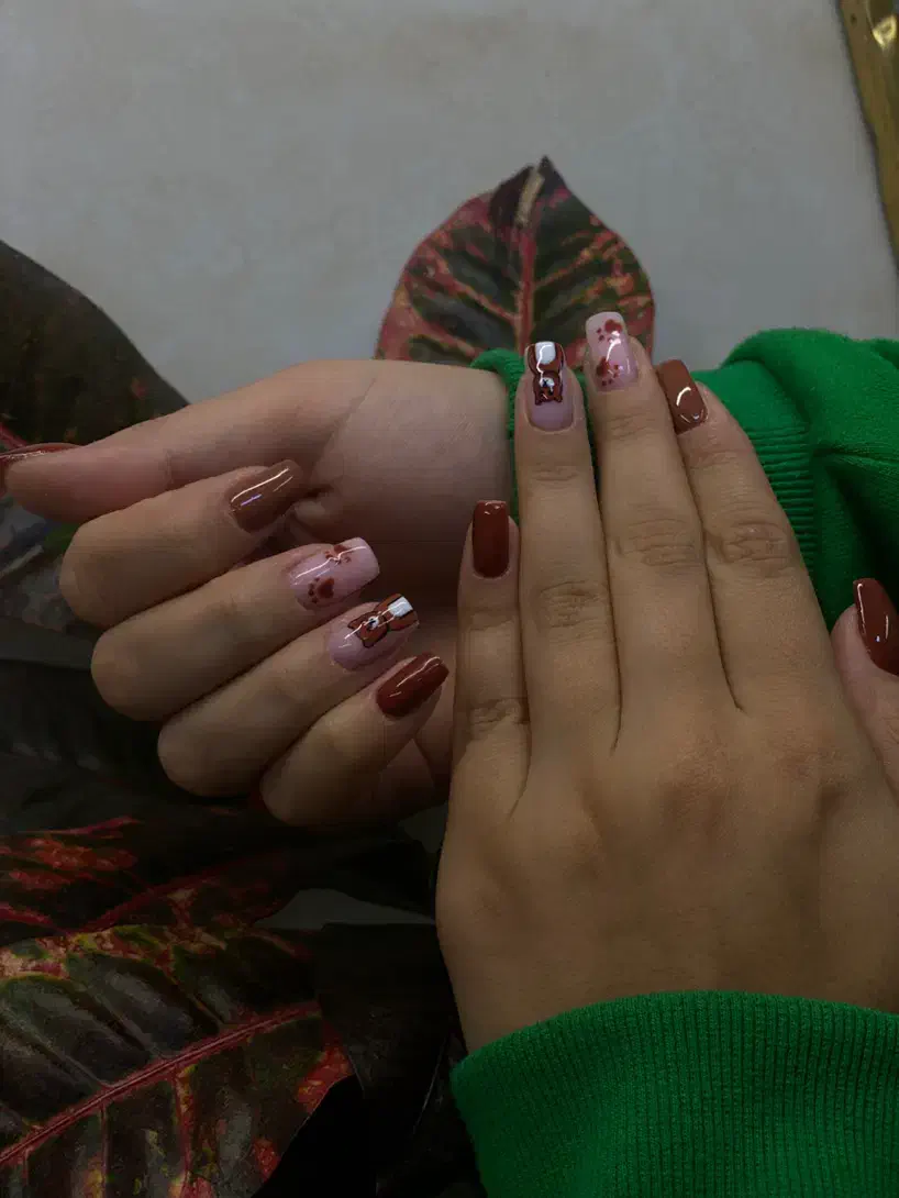 انجام خدمات ناخن|خدمات آرایشگری و زیبایی|خمام, |دیوار