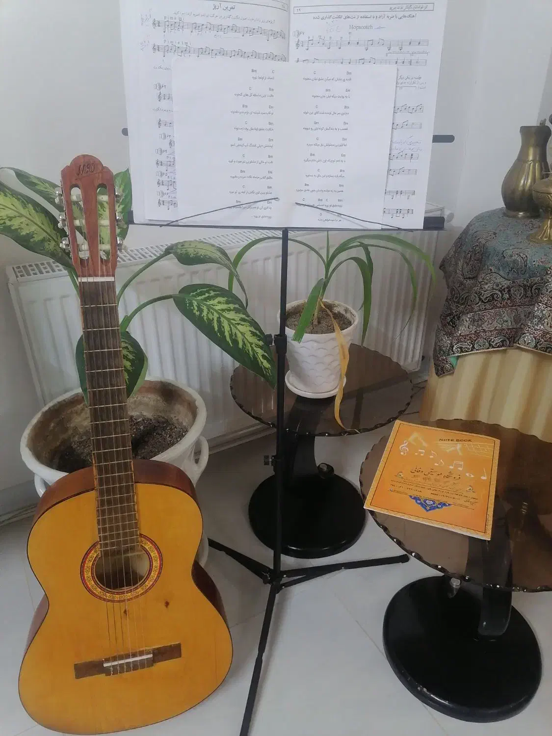 گیتار مدل MV3 + دفتر نت، پایه نت، کتاب آموزش گیتار|گیتار، بیس، امپلیفایر|اصفهان, شهرک میلاد|دیوار