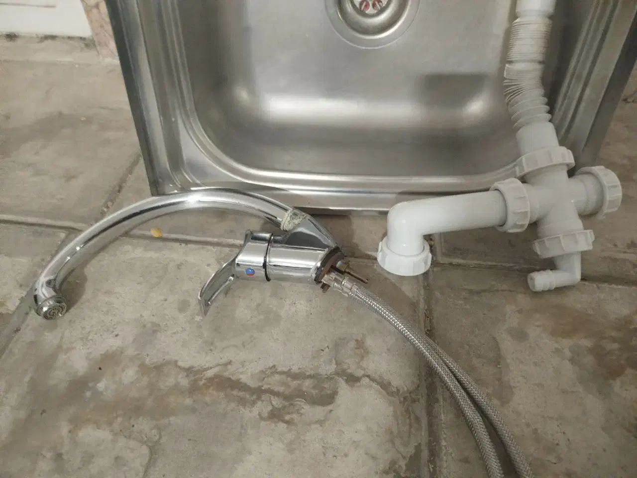 سینک ظرفشویی همراه با شیر اهرمی|مصالح و تجهیزات ساختمان|مشهد, شهرک لشکر (شهرک غرب)|دیوار