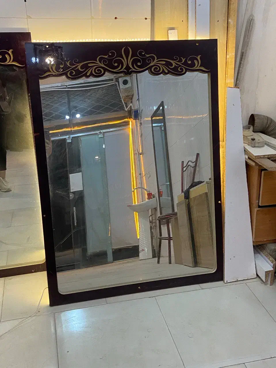 آیینه|آینه|تربت‌حیدریه, آغوی|دیوار