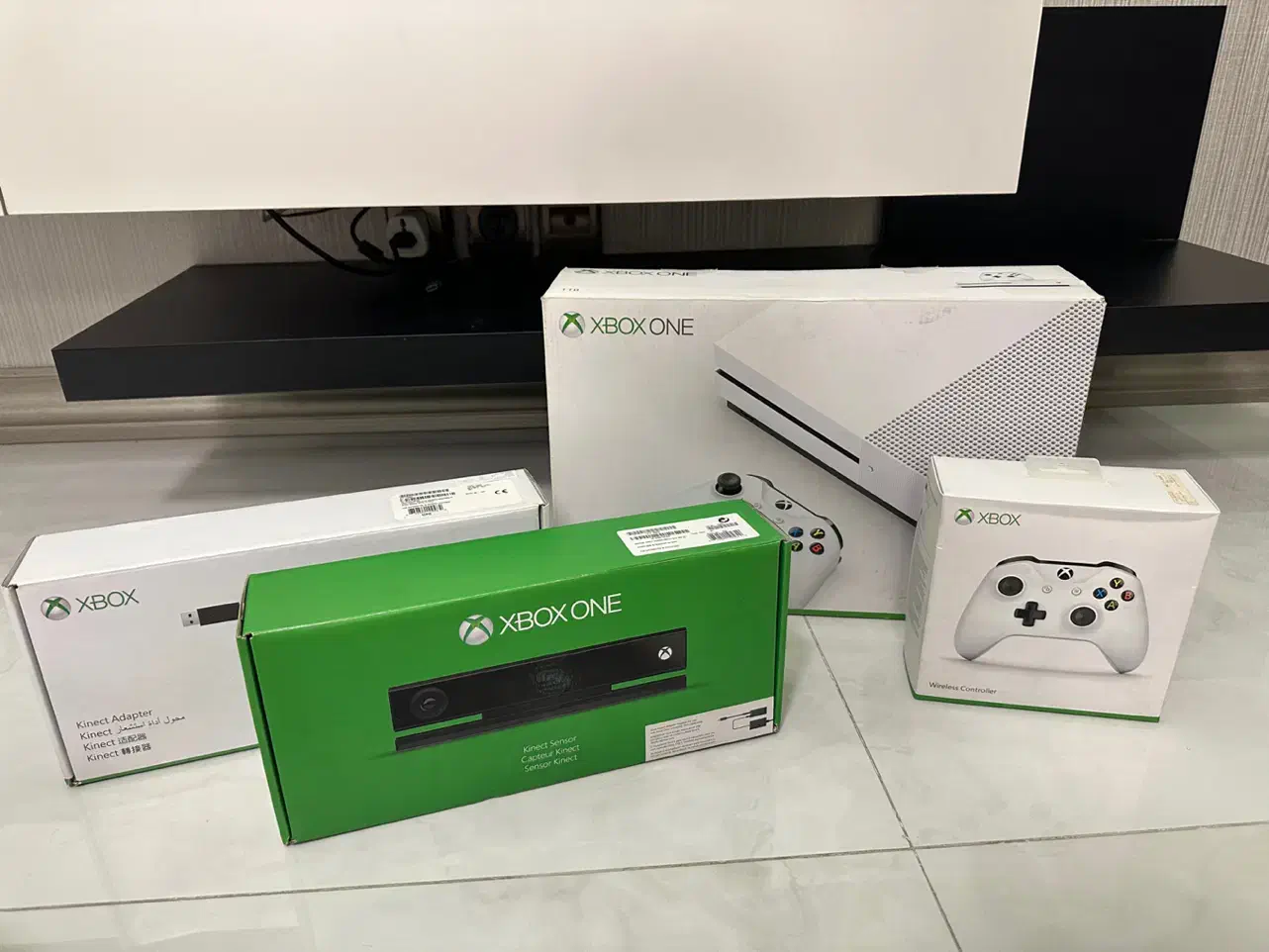 اکس باکس Xbox One S یک ترابایت + کینکت + دو دسته|کنسول، بازی ویدئویی و آنلاین|تهران, گلستان (شهرک راه آهن)|دیوار